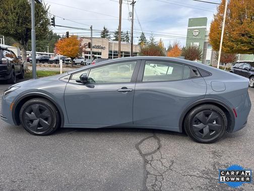 2025 Toyota Prius LE