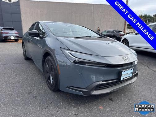 2025 Toyota Prius LE