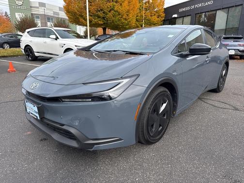 2025 Toyota Prius LE