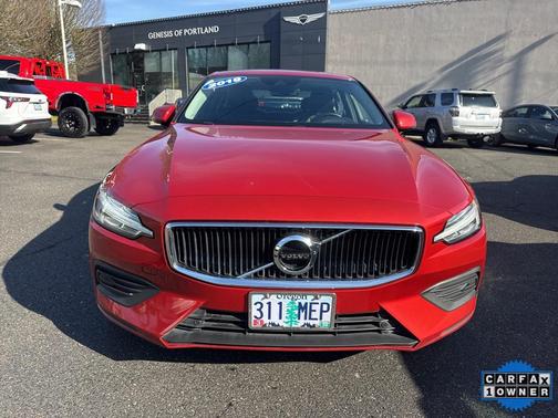 2019 Volvo S60 T6 Momentum