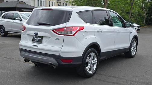 Oxford White 2016 Ford Escape SE