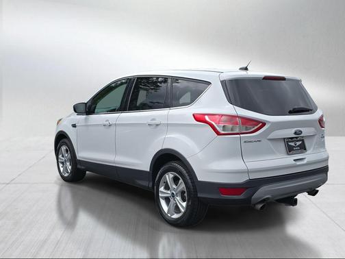 Oxford White 2016 Ford Escape SE