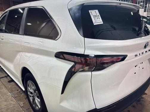 2024 Toyota Sienna LE