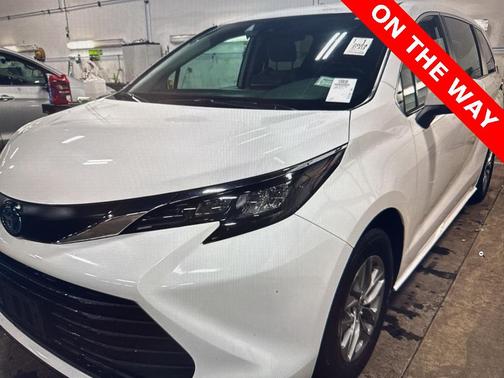 2024 Toyota Sienna LE