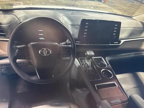 2024 Toyota Sienna LE