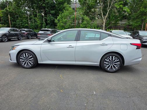 Brilliant Silver Metallic 2024 Nissan Altima 2.5 SV