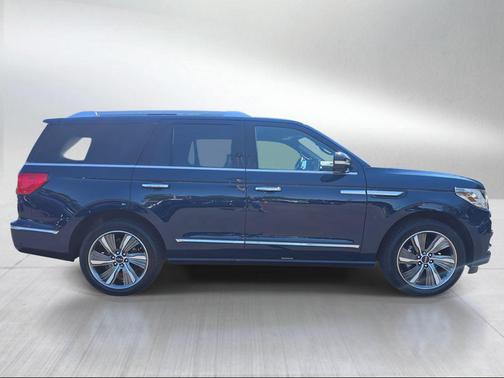Blue 2019 Lincoln Navigator Reserve