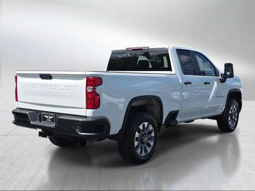 Summit White 2025 Chevrolet Silverado 2500 Custom