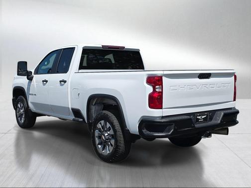 Summit White 2025 Chevrolet Silverado 2500 Custom