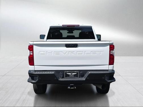 Summit White 2025 Chevrolet Silverado 2500 Custom