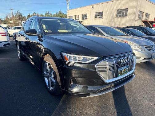 2019 Audi e-tron Premium Plus