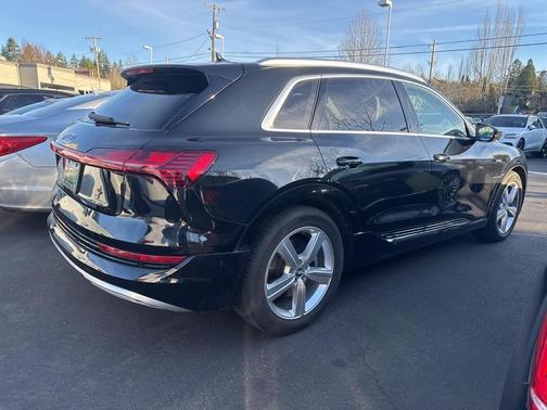 2019 Audi e-tron Premium Plus