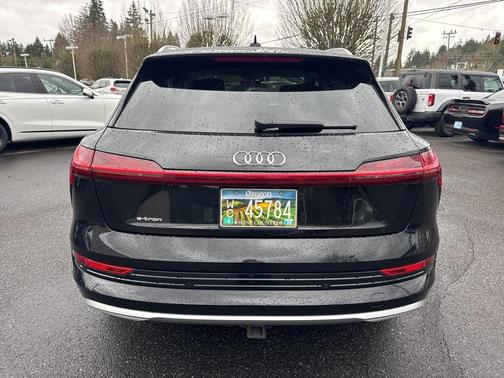 2019 Audi e-tron Premium Plus