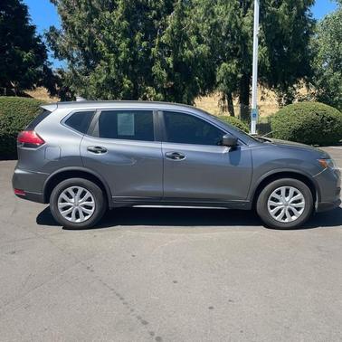 Photo 2 of 10 of 2017 Nissan Rogue S