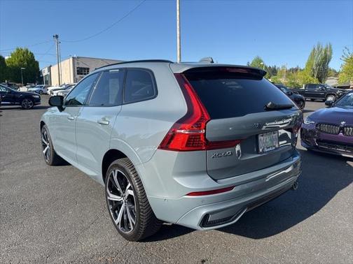 2022 Volvo XC60 Recharge Plug-In Hybrid T8 R-Design