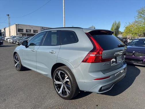 2022 Volvo XC60 Recharge Plug-In Hybrid T8 R-Design