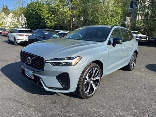 2022 Volvo XC60 Recharge Plug-In Hybrid T8 R-Design