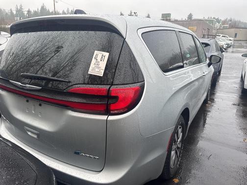 2024 Chrysler Pacifica Hybrid Select