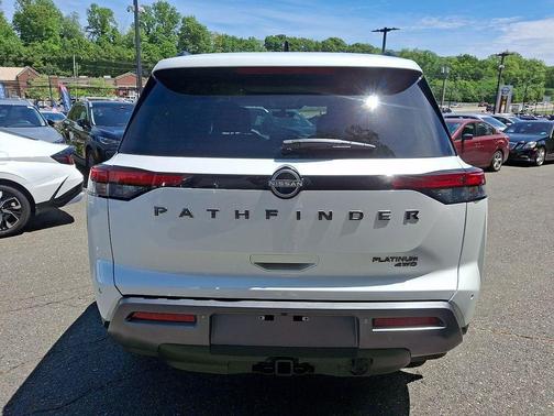 Everest White P 2026 Nissan Pathfinder Platinum