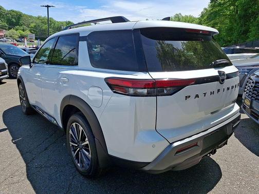 Everest White P 2026 Nissan Pathfinder Platinum
