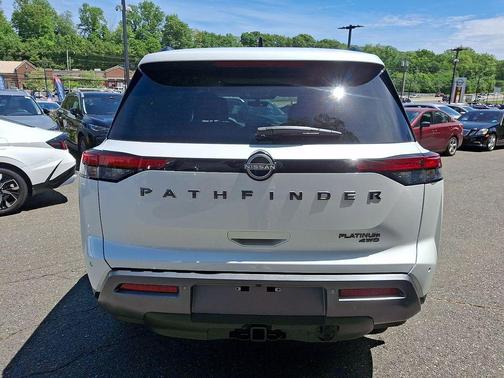 Everest White P 2026 Nissan Pathfinder Platinum
