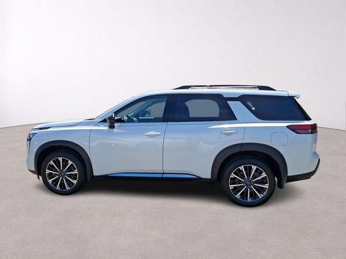 Everest White P 2026 Nissan Pathfinder Platinum