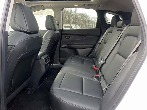 Everest White P 2025 Nissan Murano SL