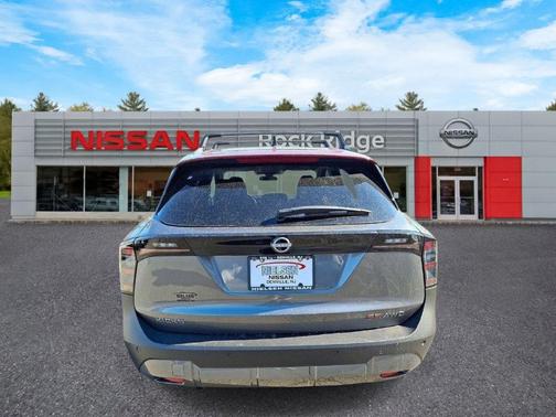2t Gun Red Roof 2026 Nissan Kicks SR