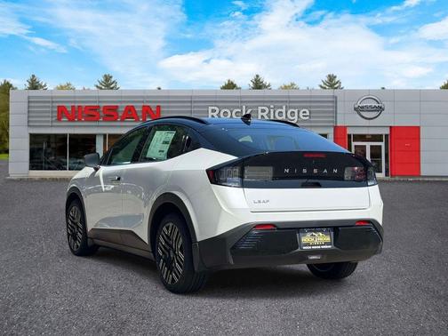 White Pearl 2026 Nissan Leaf PLATINUM+