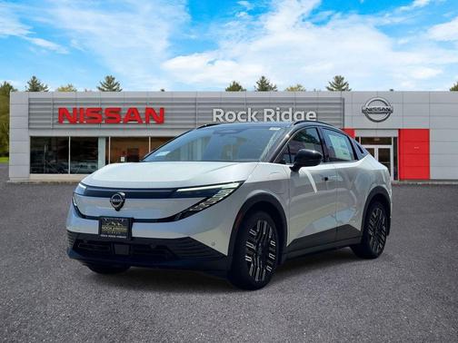 White Pearl 2026 Nissan Leaf PLATINUM+