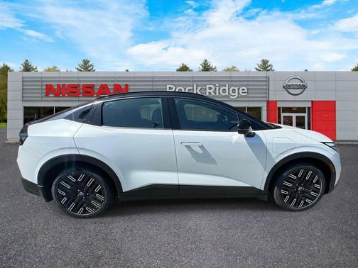 White Pearl 2026 Nissan Leaf PLATINUM+