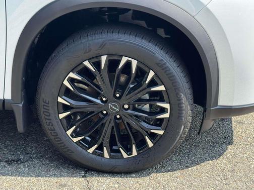 Everest White P 2026 Nissan Rogue Dark Armor