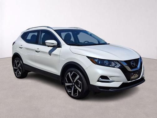 White 2022 Nissan Rogue Sport SL