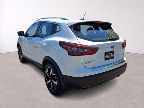 White 2022 Nissan Rogue Sport SL