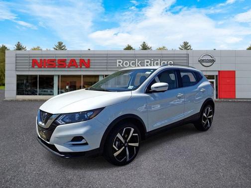 White 2022 Nissan Rogue Sport SL