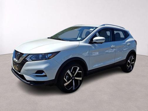 White 2022 Nissan Rogue Sport SL