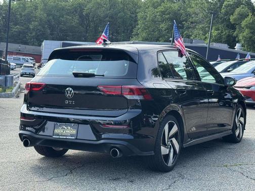 Mythos Black Metallic 2024 Volkswagen Golf GTI 2.0T S