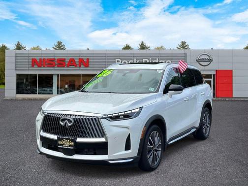 Radiant White 2026 INFINITI QX60 Luxe