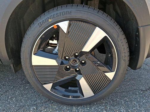 Gun Metallic 2026 Nissan Kicks SR