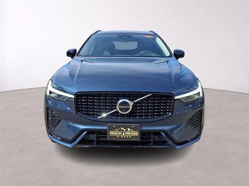 2023 Volvo XC60 B5 Plus Dark Theme