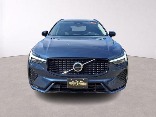 2023 Volvo XC60 B5 Plus Dark Theme