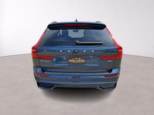 2023 Volvo XC60 B5 Plus Dark Theme