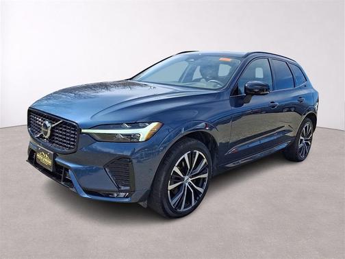 2023 Volvo XC60 B5 Plus Dark Theme