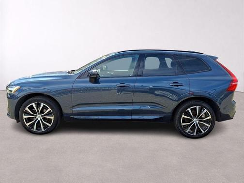 2023 Volvo XC60 B5 Plus Dark Theme