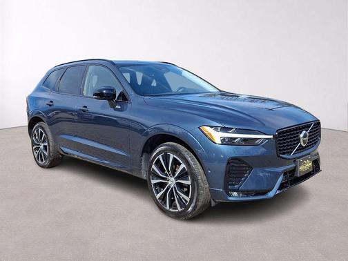 2023 Volvo XC60 B5 Plus Dark Theme