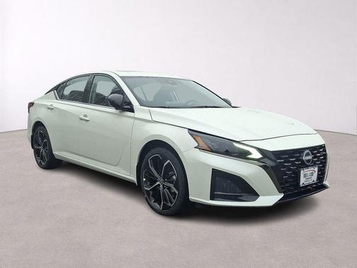 White 2025 Nissan Altima SR