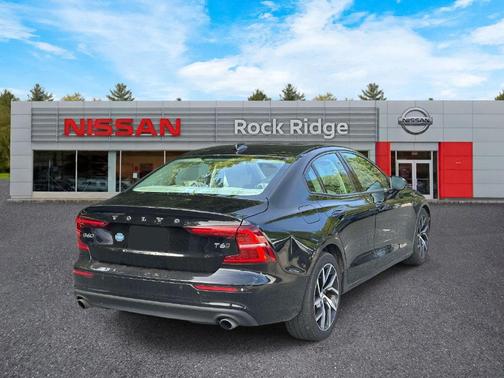 Blackstone 2019 Volvo S60 T6 Momentum