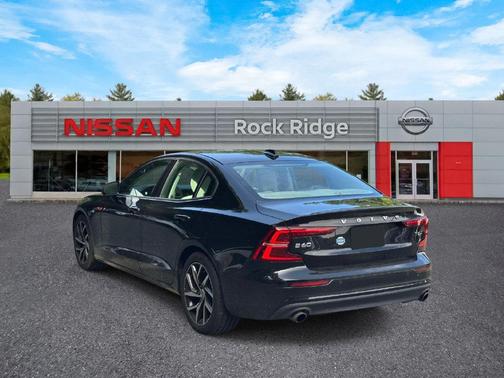 Blackstone 2019 Volvo S60 T6 Momentum