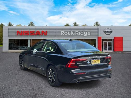 Blackstone 2019 Volvo S60 T6 Momentum