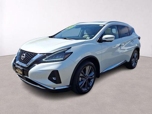 White 2023 Nissan Murano Platinum